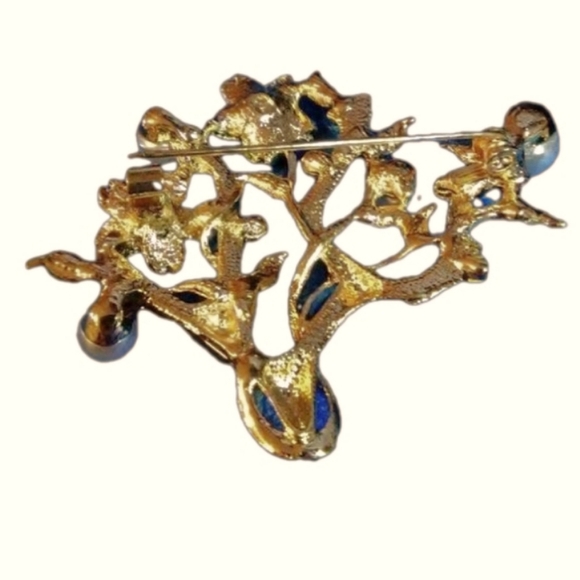 Faux Pearl Flower Brooch Pin - Picture 2 of 3